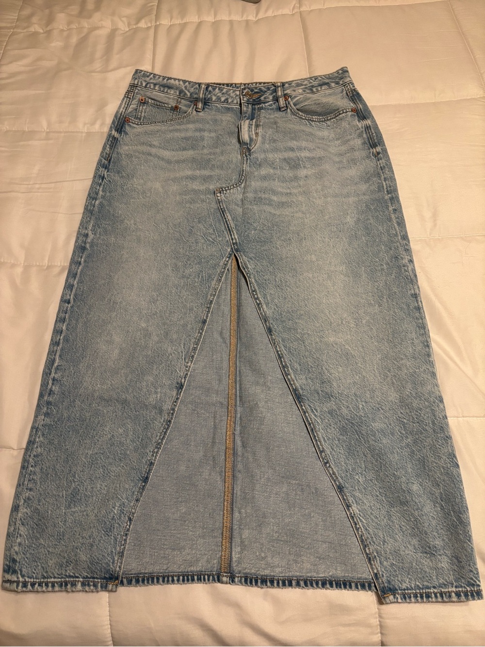 American Eagle Outfitters Light Blue Straight Leg Jeans with Center Front Slit - Picture 1 of 4